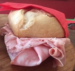 016S-Panino Mortadella e formaggio